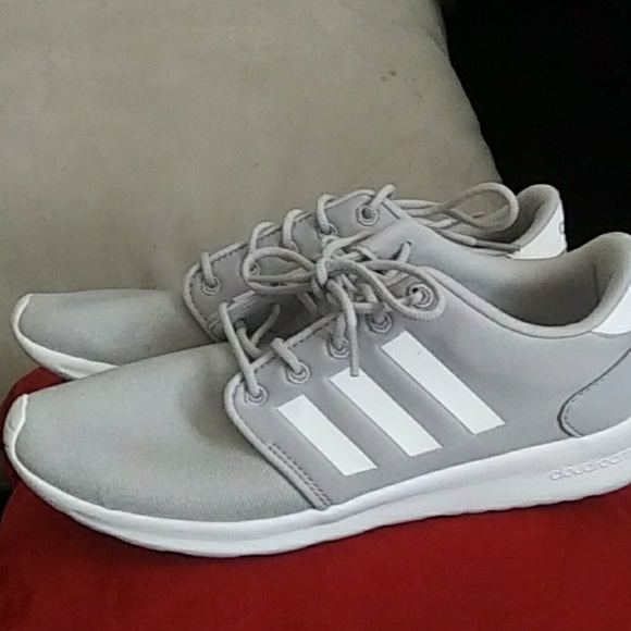 Adidas (cloudfoam) tennis shoes - Picture 1 of 2